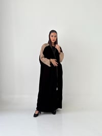 عبايه من المخمل الكوري بقصه البشت - صورة 5