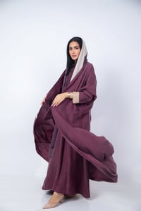 عباية حرير ياباني بقصة عصرية - صورة 1
