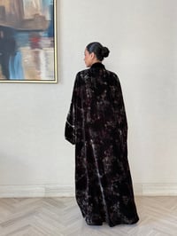 عباية من المخمل بقصه واسعه ( بشت ) - صورة 3