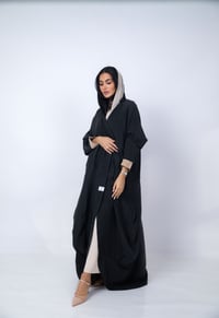 عباية حرير ياباني بقصة عصرية - صورة 3