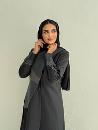 عباية رسمية من الكتان بتصميم مبتكر من الاقمشة - صورة 1