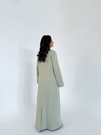 عباية كريب رسمية مزينة بالدانتيل - صورة 3