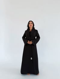 عباية كريب رسمية مزينة بالدانتيل - صورة 3