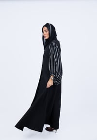 عباية كريب خفيفة بقصة A-Line وأكمام فضفاضة - صورة 3