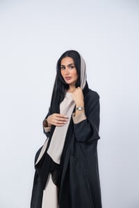 عباية حرير ياباني بقصة عصرية - صورة 4