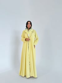 عباية كريب خفيف بقصة الكلوش - صورة 3