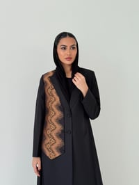 عبايه كتان بقصه رسمية مزينه بدانتيل بقصة السديري - صورة 1