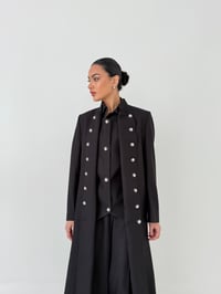 جاكيت من الصوف مبطن بالكتان مزين بالأزرار مع سديري وبنطلون - صورة 1