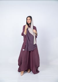 عباية حرير ياباني بقصة عصرية - صورة 2