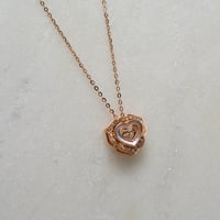 عقد الماس و صدف طبيعي - صورة 1