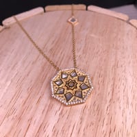 عقد ماركو ذهب عيار 18 مع الصدف - صورة 4