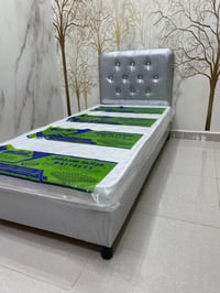 سرير مقاس 90 *190 خشب ملبس اسفنج الطبقة الخارجيه جلد عرض خاص السعر السابق 250 السعر الحالي  210 - صورة 2