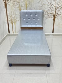 سرير مقاس 90 *190 خشب ملبس اسفنج الطبقة الخارجيه جلد عرض خاص السعر السابق 250 السعر الحالي  210 - صورة 6