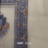  شال ZEGNA مميز باللون البيج بتطريز ازرق داكن مدموج باللون الذهبي فريد من نوعه  - صورة 2