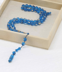   سبحة من البكلايت بورق الذهب بالون السماوي مع الأزرق عيار 21 سبحة راقية 
ومميزه خاصة بنا عدد 44 خرزة حجم وسط مرفق        معها شهادة الذهب  - صورة 2