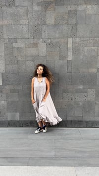 Oversized Ruffle Hem Dress - صورة 2