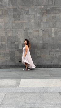 Oversized Ruffle Hem Dress - صورة 3