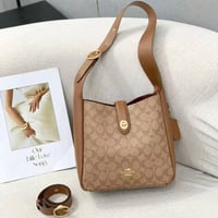 شنطة نسائية ماركة قوتشي - صورة 1
