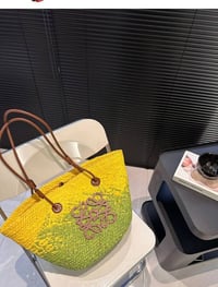 شنطة نسائية ماركة لوي - صورة 1