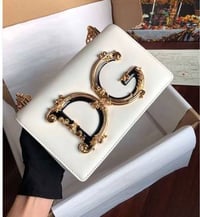 شنطة نسائية ماركة دولشي اند جايانا - Image 1