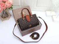 شنطة نسائية ماركة كوتش -c02 - صورة 1