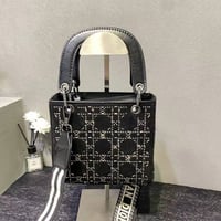 شنطة نسائية ماركة ديور - Image 1