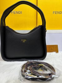 شنطة نسائية ماركة فندي - Image 1
