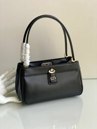 شنطة نسائية ماركة ديور - Image 1