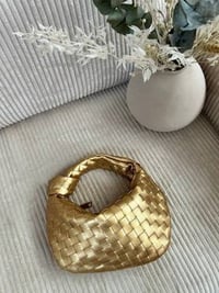 شنطة نسائية ماركة بوتيغا - صورة 1