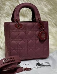 شنطة نسائية ماركة ديور  - Image 1