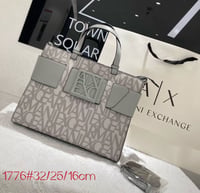 شنطة نسائية ماركة ارماني - Image 1