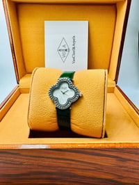 ساعة نسائية ماركة فان كليف - Image 1