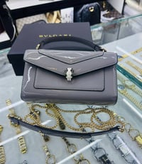 شنطة نسائية ماركة بولغري - صورة 1