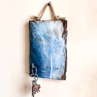 Light blue live-edge Keyholder - Image 2