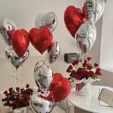 مجموعة ورد وبالون