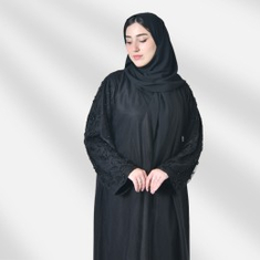 عبايات سوداء