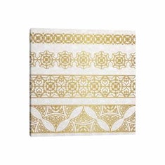 أسطر من الزخارف الذهبية