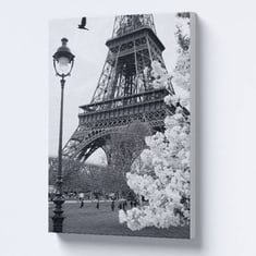 لوحة جدارية برج إيفل الشهير في مدينة باريس