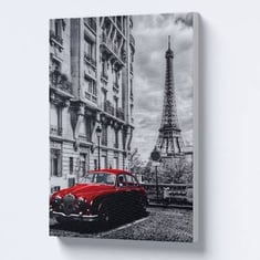 لوحة جدارية سيارة حمراء فاخرة في مدينة باريس 