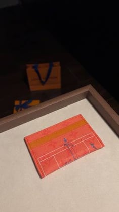 Card holder lv