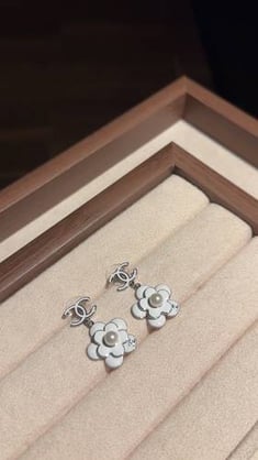 Chanel earring