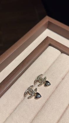 Chanel earring