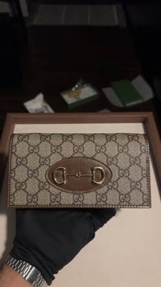 Gucci wallet 