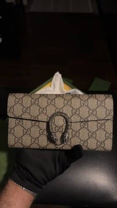 Gucci wallet 