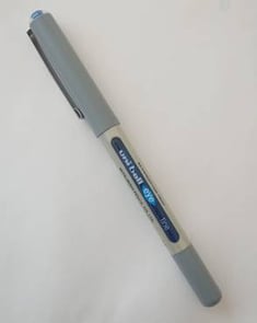 قلم Uni-Ball سائل 0,7 ملم