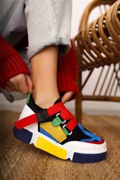 حذاء سنيكرز متعدد الألوان بنعل سميك نسائي