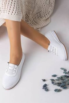 حذاء مريح أبيض نسائي