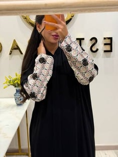 عباية كريب عمليه مطرزة