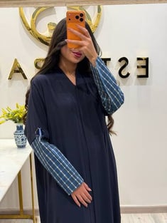 عباية كريب كحلي مطرزة
