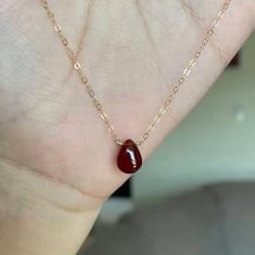 سلسال حجر العقيق الاحمر